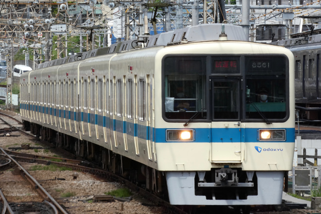 【小田急】8000形8261×6車輪交換試運転を海老名駅で撮影した写真