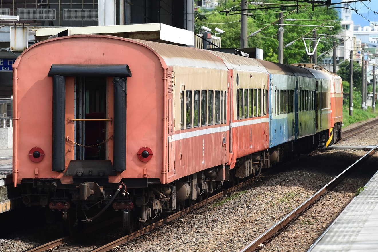 【台鐵】SA32820(総統専用車両)が回送の拡大写真