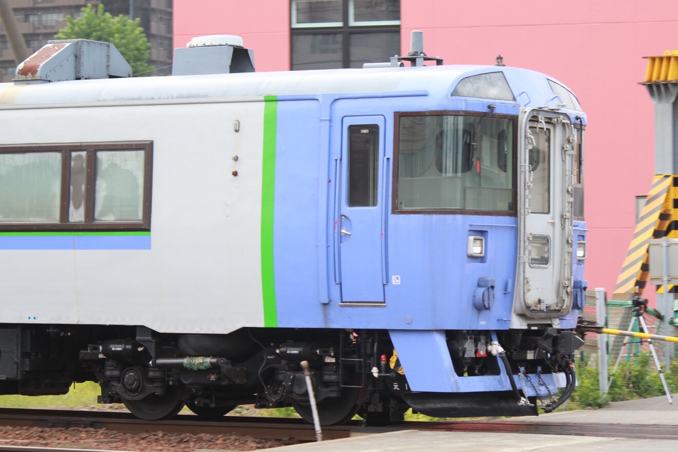 【JR北】キハ183‐6101(和式気動車)が廃車のため苗穂工場へ入場の拡大写真
