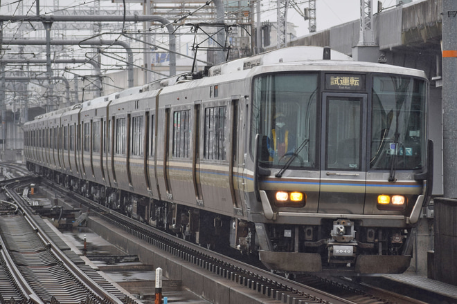 【JR西】223系W26編成網干総合車両所本所出場本線試運転を姫路駅で撮影した写真