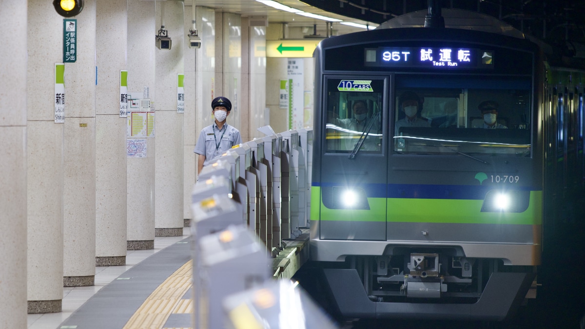 鉄道廃品　鉄道部品　都営10-300形　運転士操作器 都営】10-300形10-440F本八幡方2両搬出 |2nd-train鉄道ニュース