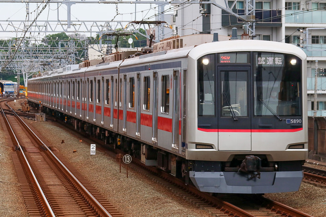 【東急】5080系5190F(8連化）が試運転を新丸子駅で撮影した写真