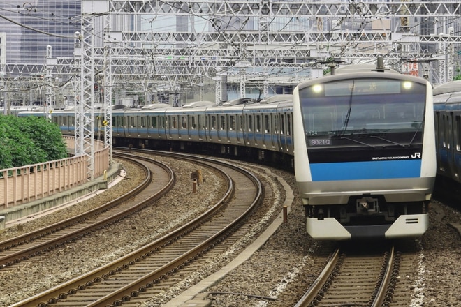 【JR東】E233系サイ104編成 東京総合車両センター入場回送を有楽町駅で撮影した写真