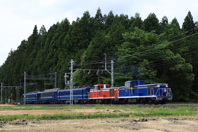 【東武】DE10×2＋客車3両の回送を不明で撮影した写真