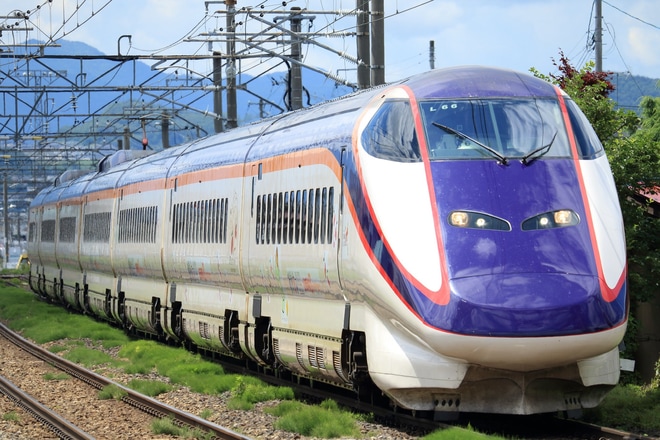 【JR東】E3系L66編成が山形新幹線開業30周年ラッピングに