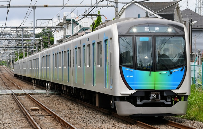 【西武】「レジェンド・エクスプレス・ツアー」を運行を東久留米駅で撮影した写真