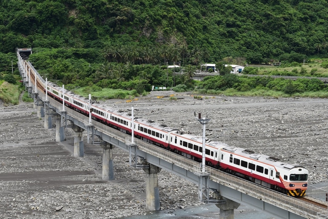 【台鐵】EMU1200型が南迴線で試運転を瀧溪〜金崙間で撮影した写真