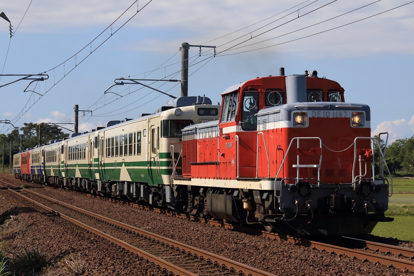 【JR東】東能代に留置されていたキハ40形6両配給輸送の拡大写真