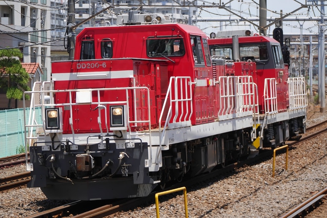 【JR貨】DD200-6牽引でHD300-32が回送で隅田川貨物駅へを北松戸駅で撮影した写真