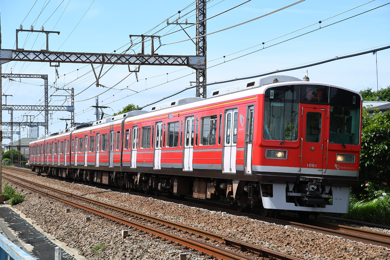 【小田急】赤い1000形1061×4(1061F)廃車回送の拡大写真