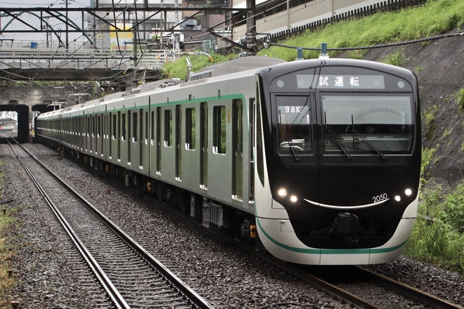 【東急】2020系2150F新造に伴う試運転を青葉台駅で撮影した写真