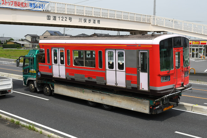 【小田急】1000形 1061×4(1061F)新宿方2両 廃車・搬出を明和町内で撮影した写真