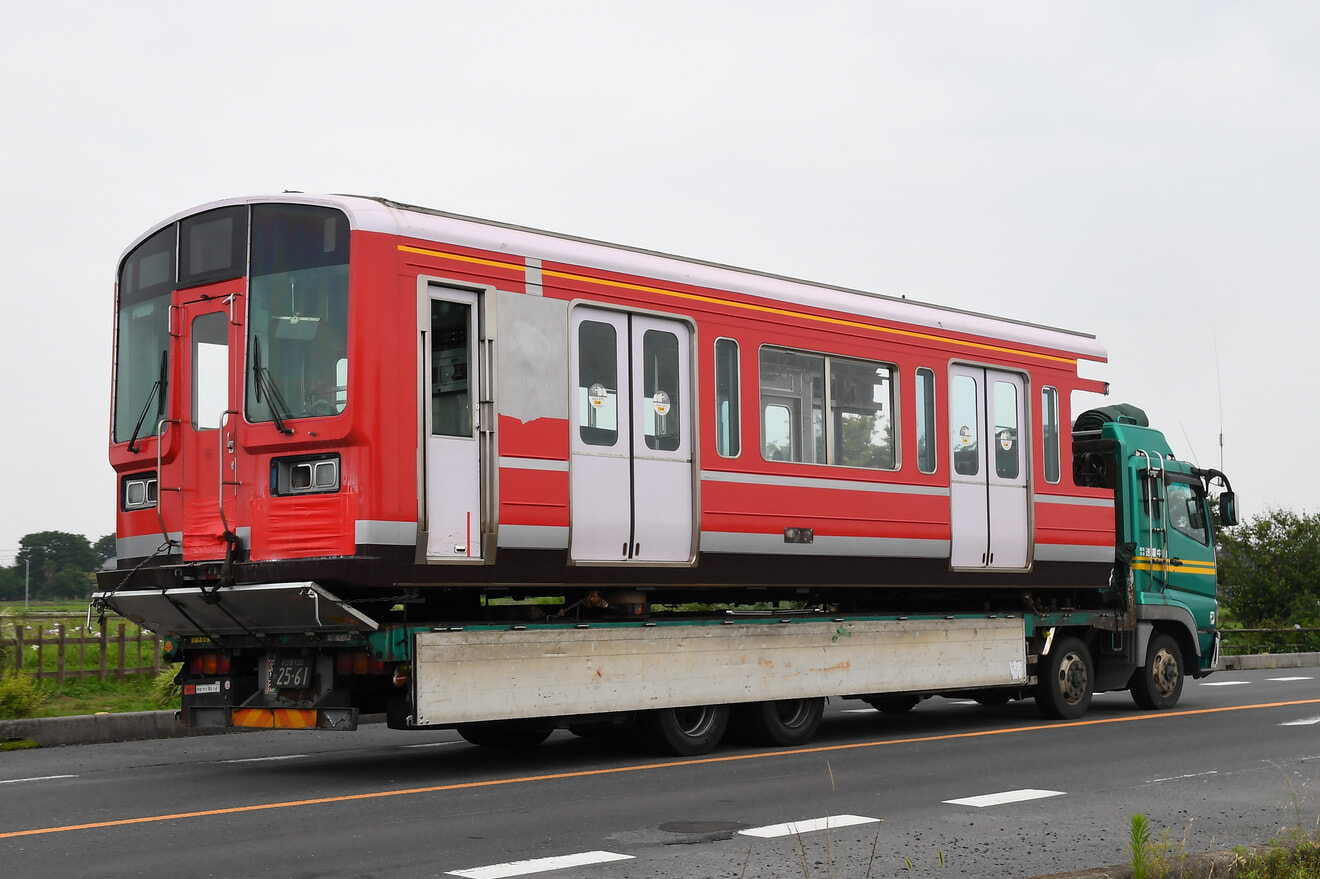 【小田急】1000形 1061×4(1061F)新宿方2両 廃車・搬出の拡大写真