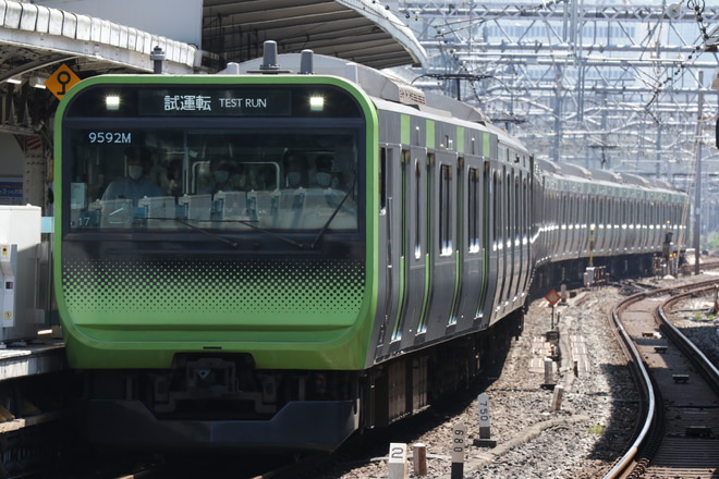 【JR東】E235系トウ17編成 ATO関連試運転を神田駅で撮影した写真