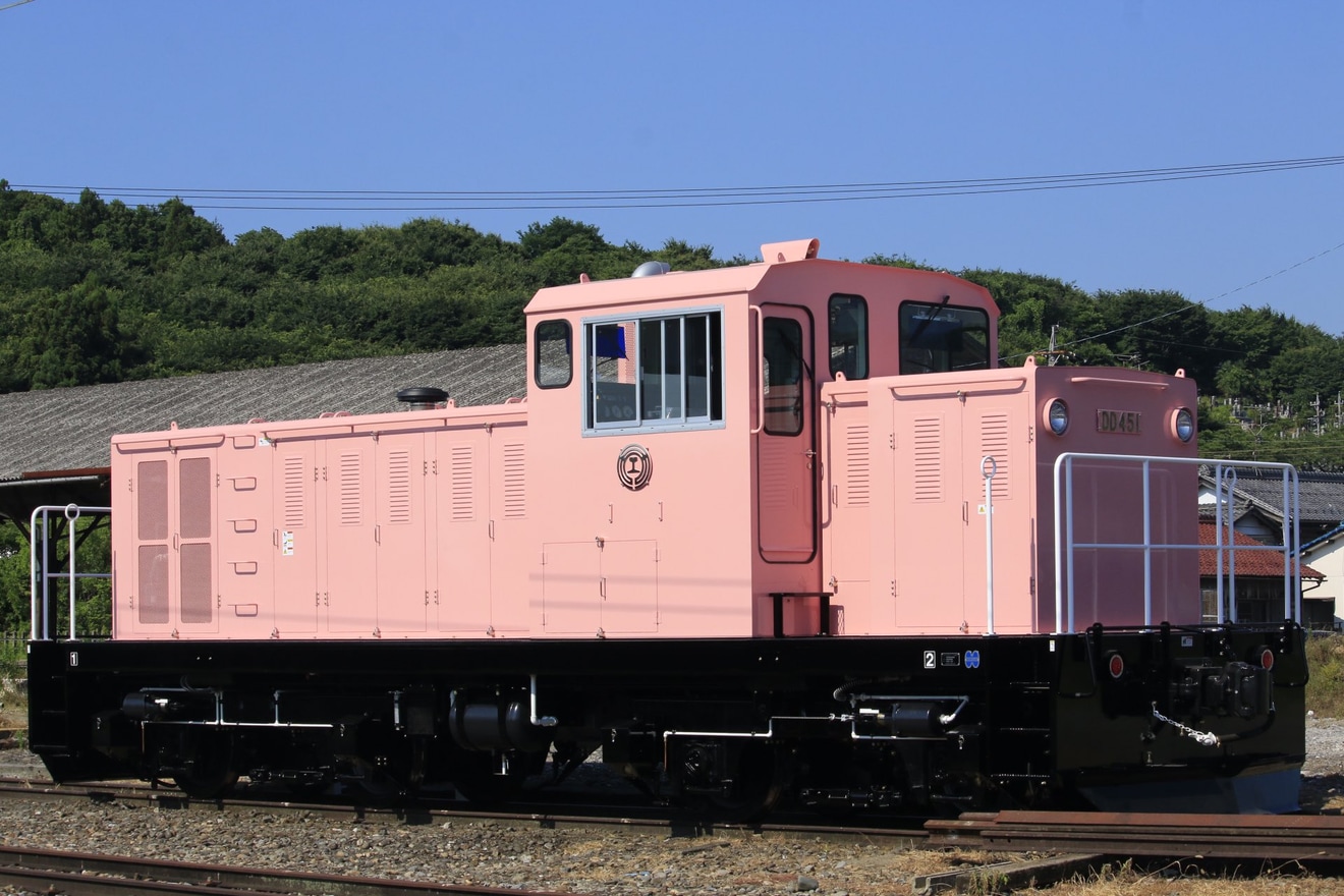 【西濃】新型機関車DD451が搬入の拡大写真