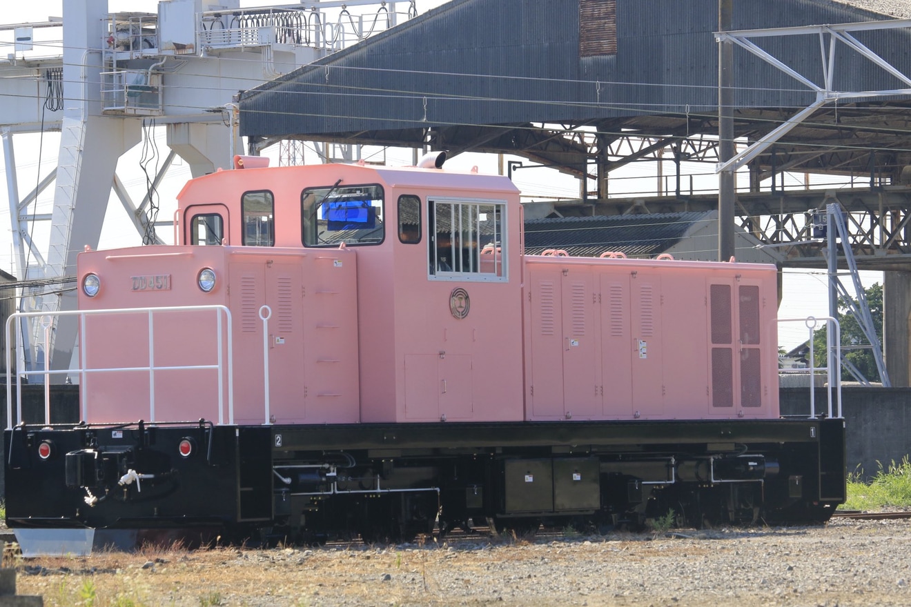 【西濃】新型機関車DD451が搬入の拡大写真