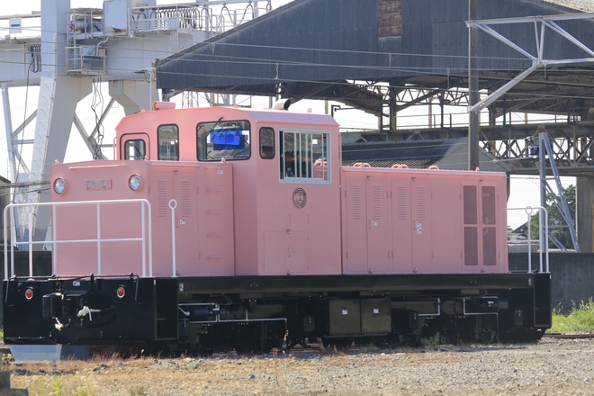 【西濃】新型機関車DD451が搬入