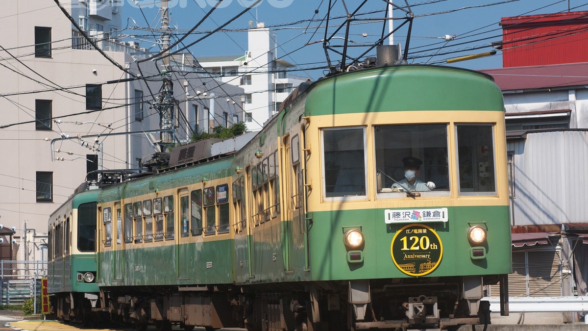 江ノ電】「開業120周年記念」ロゴマークを取り付け |2nd-train鉄道ニュース