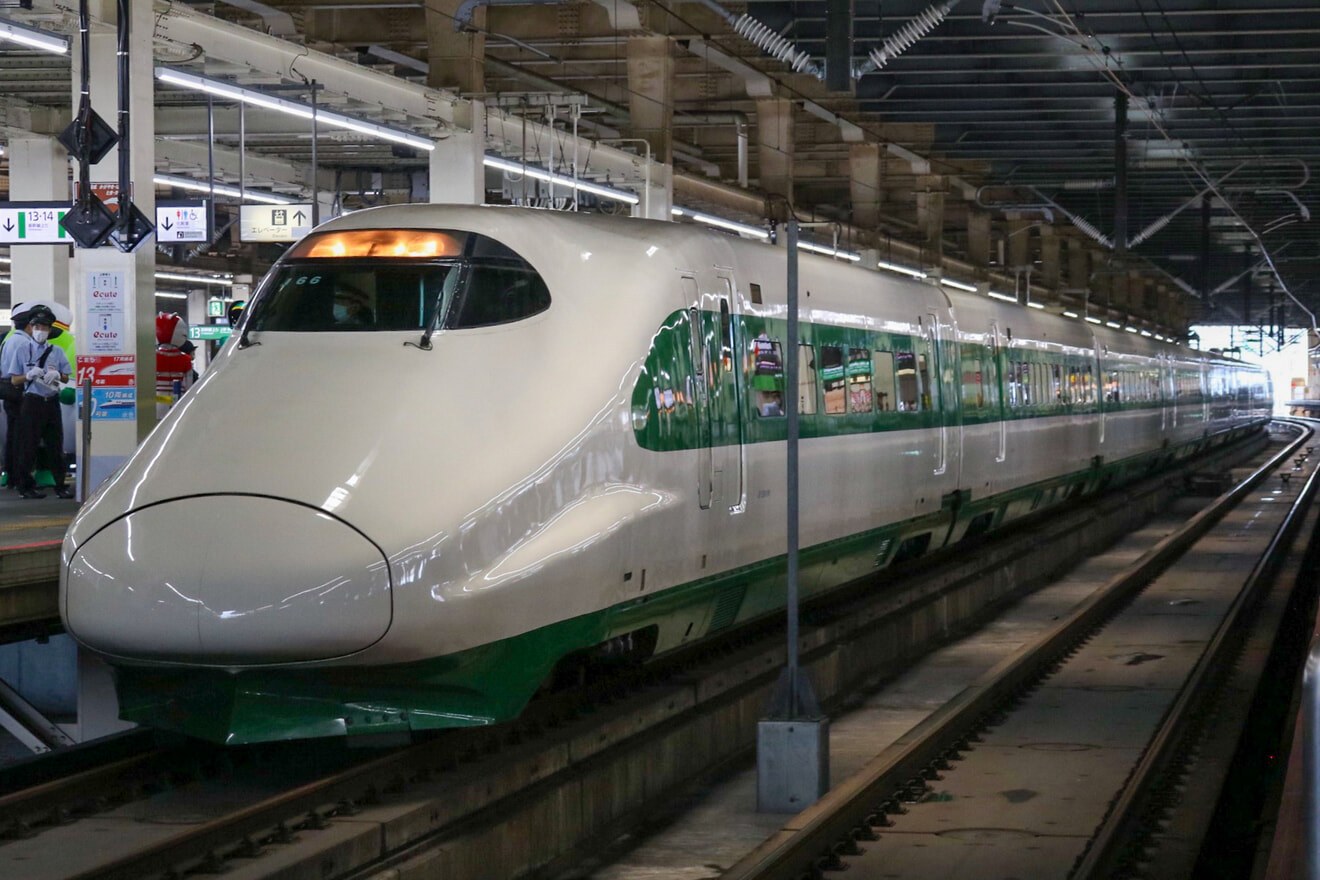 【JR東】団体臨時列車 東北新幹線開業40周年記念号運転の拡大写真