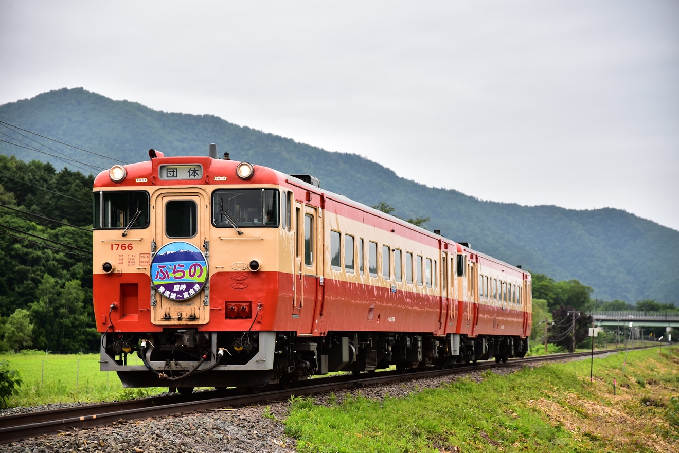 【JR北】キハ40形国鉄一般気動車標準色、根室本線で団体臨時運行されるの拡大写真