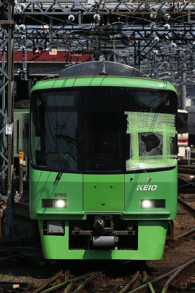 【京王】8000系8713Fが入換作業を高幡不動駅で撮影した写真
