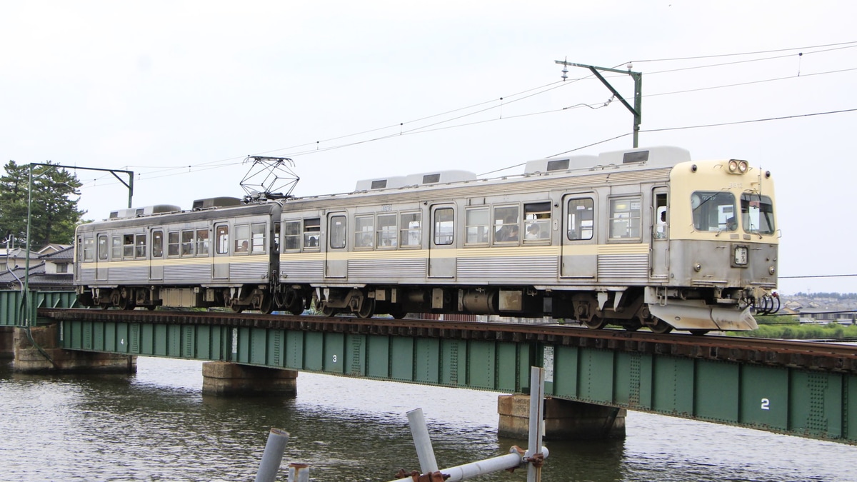 十手　鉄製 北陸鉄道浅野川線8000系8802編成が井の頭線当時のアイボリーに