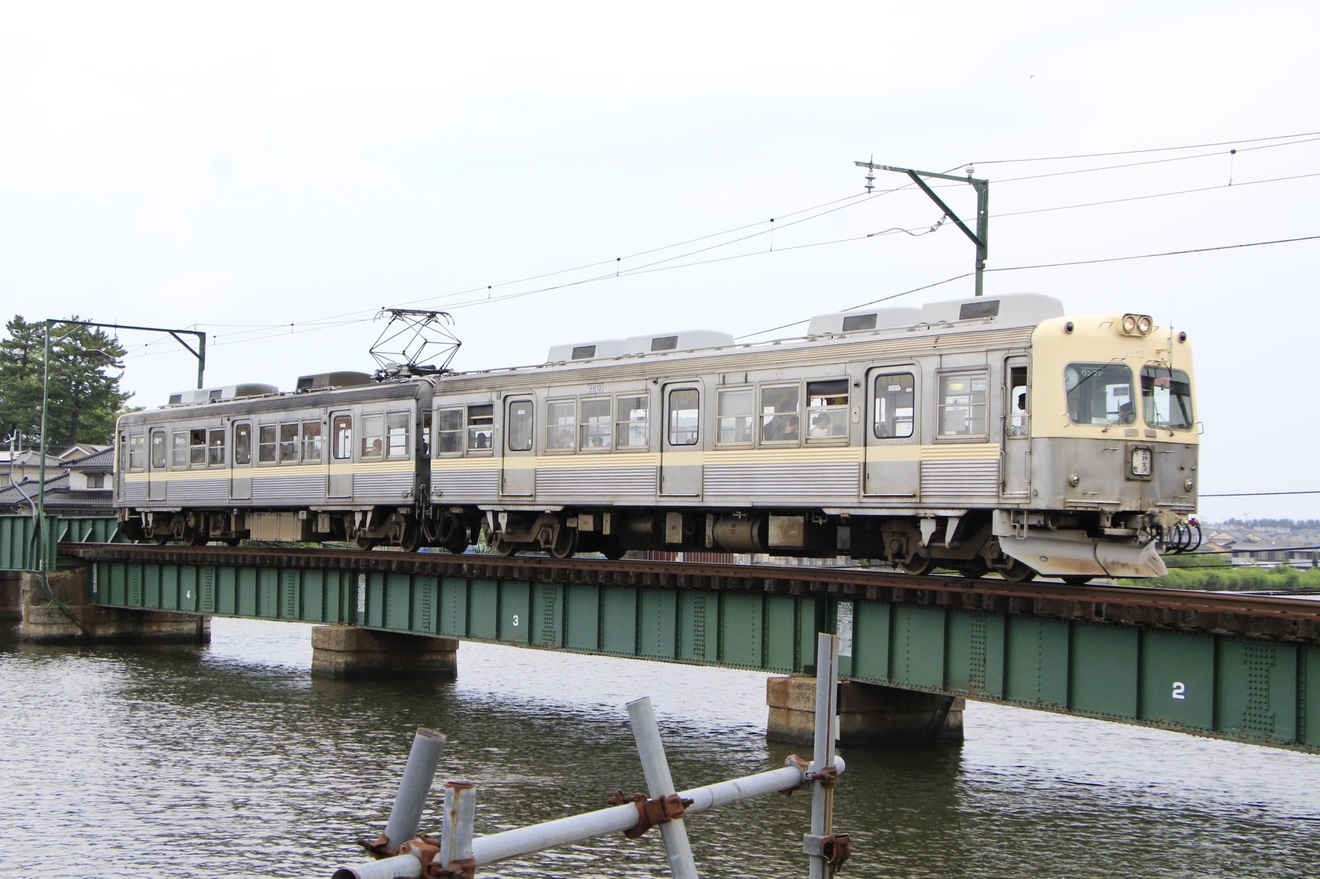 【北鉄】8000系8802編成が京王井の頭線運行当時復刻塗装で営業運転の拡大写真