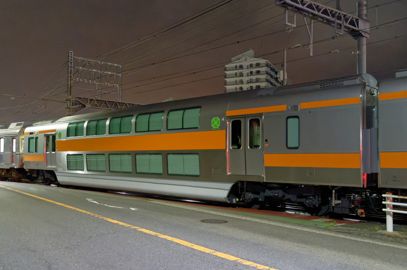 【JR東】E233系0番台中央快速線向けグリーン車 J-TREC出場の拡大写真