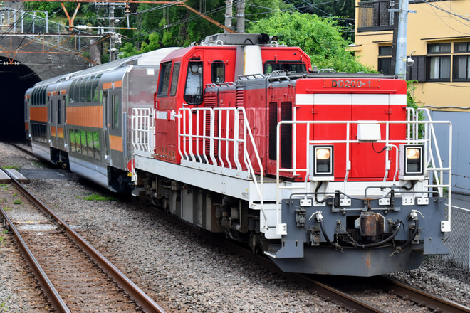 【JR東】E233系中央線快速用グリーン車2両 J-TREC甲種輸送を山手駅で撮影した写真