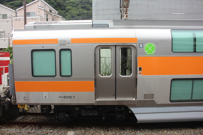 【JR東】E233系中央線快速用グリーン車2両 J-TREC甲種輸送を不明で撮影した写真