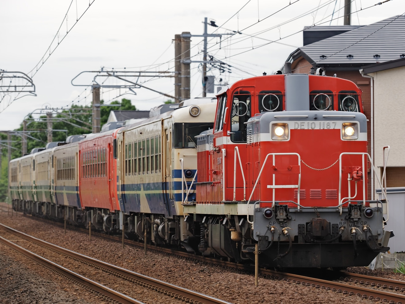【JR東】キハ40系列6両が東能代から秋田総合車両センターへ配給輸送の拡大写真