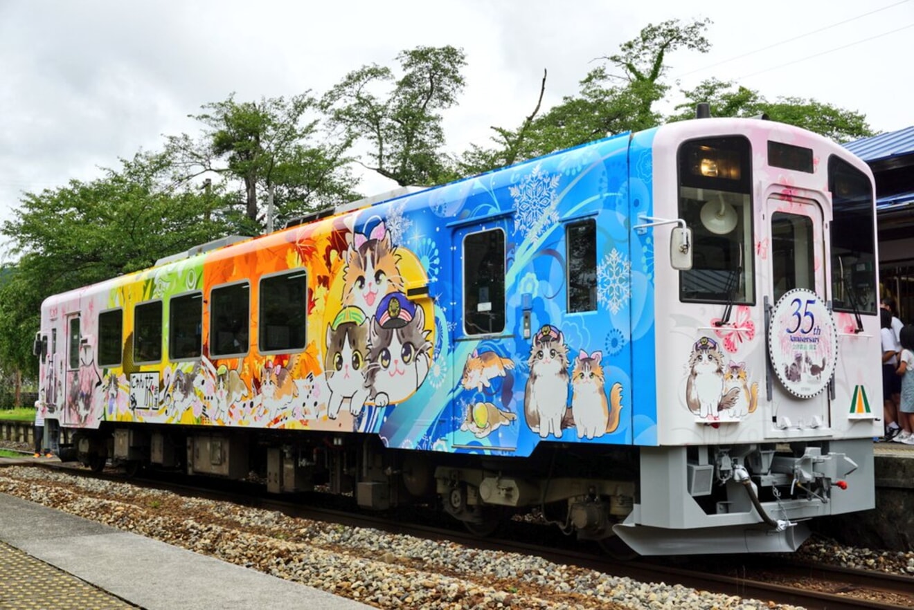 【会津】AT-550形AT-551が、劇場版「にゃん旅鉄道」ラッピングとなりお披露目の拡大写真