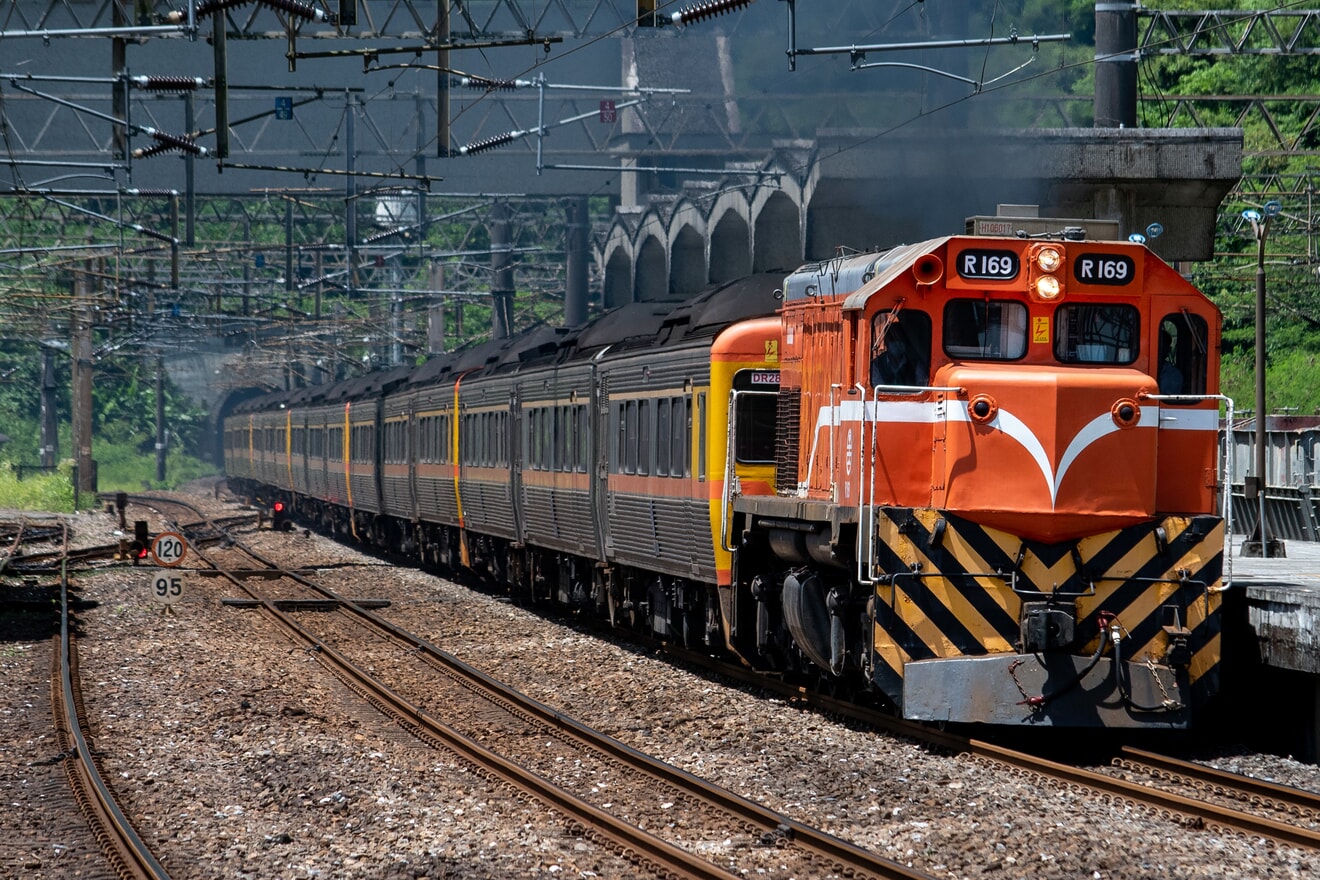 【台鐵】DR2800型15両が廃車回送の拡大写真