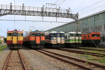 【JR東】「クモヤ143系＆115系×4編成撮影会 in 新潟車両センター」