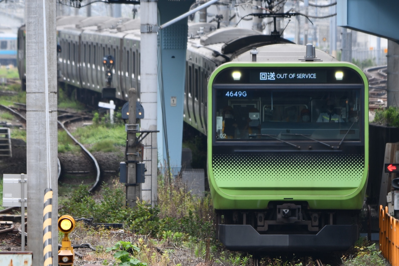 【JR東】E235系トウ02編成東京総合車両センター入場回送の拡大写真