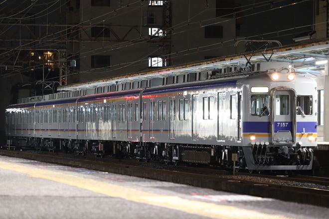 【南海】7100系7157F千代田工場出場回送を住吉東駅で撮影した写真