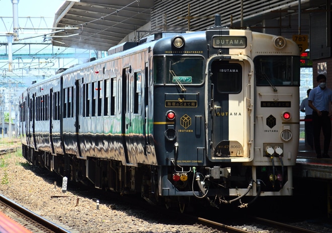 【JR九】博多駅で『D＆S列車「指宿のたまて箱」展示』を博多駅で撮影した写真