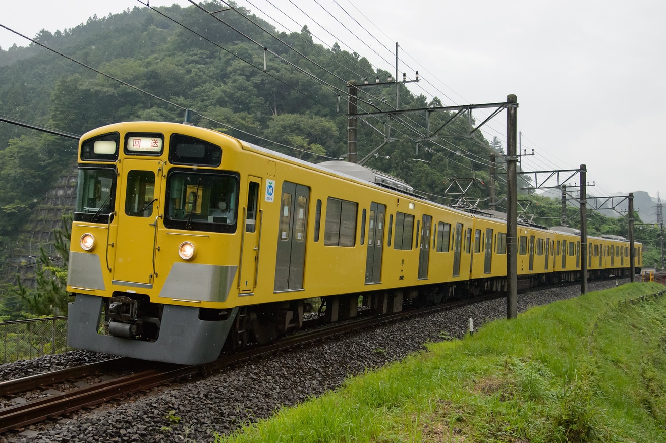 【西武】新2000系2501F横瀬へ廃車回送の拡大写真