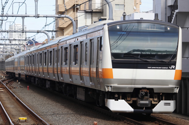 【JR東】E233系0番台H57編成グリーン車組み込みに伴う性能確認試運転を国立駅で撮影した写真
