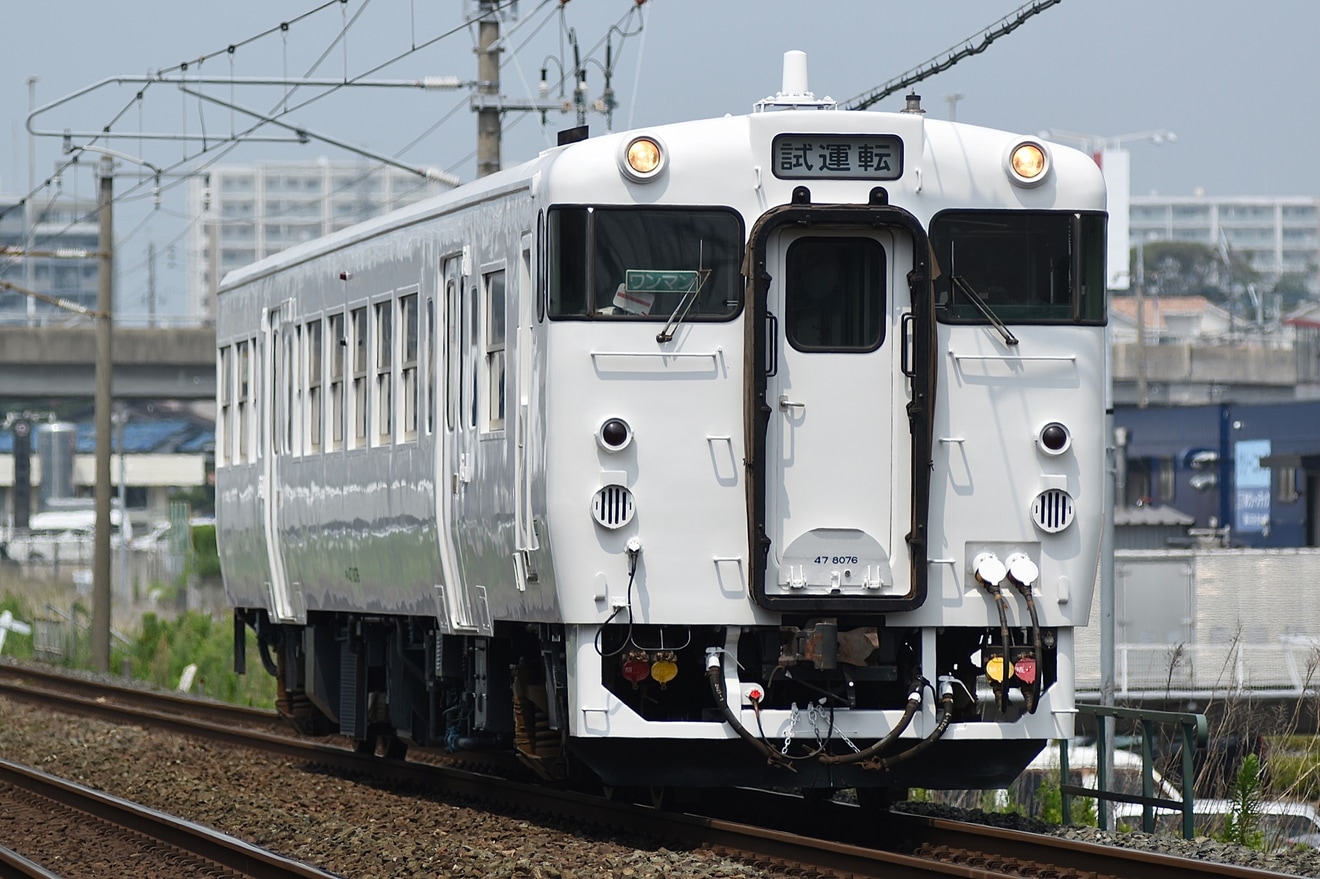 【JR九】キハ47-8076が白一色で小倉総合車両センター出場の拡大写真