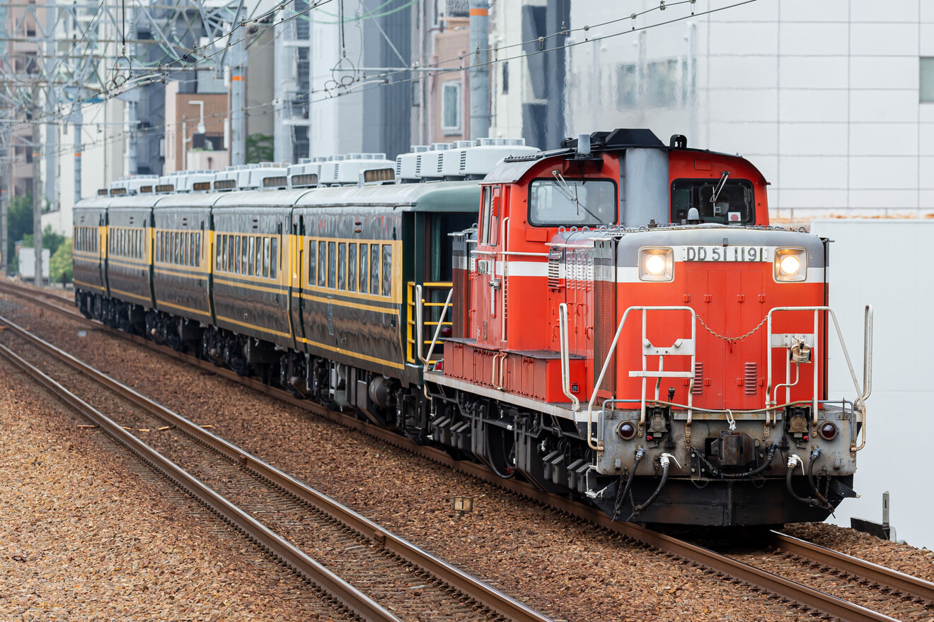 【JR西】14系客車「サロンカーなにわ」網干総合車両所本所へ回送の拡大写真