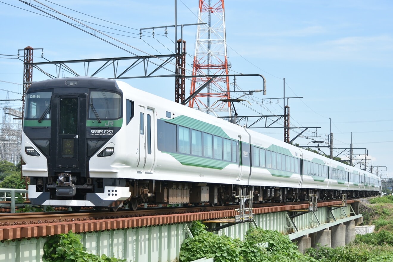 【JR東】E257系5000番台使用 団体臨時列車「長岡花火号」運行の拡大写真