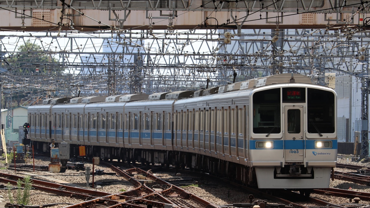 1200px-Odakyu.type1000.jpg