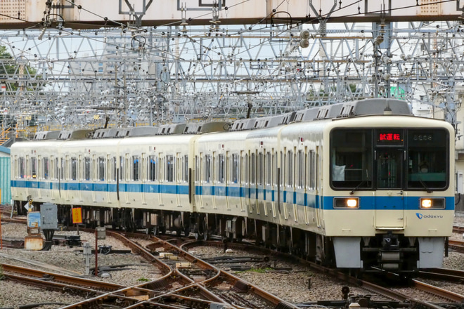 【小田急】8000形8266×6車輪交換試運転を相模大野駅で撮影した写真