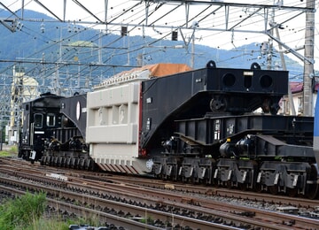 JR貨】シキ611 B1が「通」マーク(日通旧ロゴ)を掲げての変圧器輸送