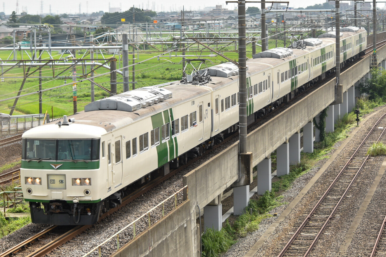 【JR東】185系 B6編成 団体臨時列車 運転の拡大写真