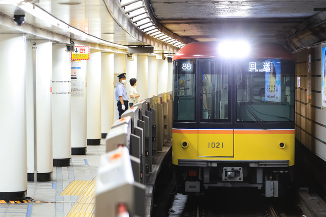 【メトロ】1000系 1121F 小石川CR出場回送を赤坂見附駅で撮影した写真