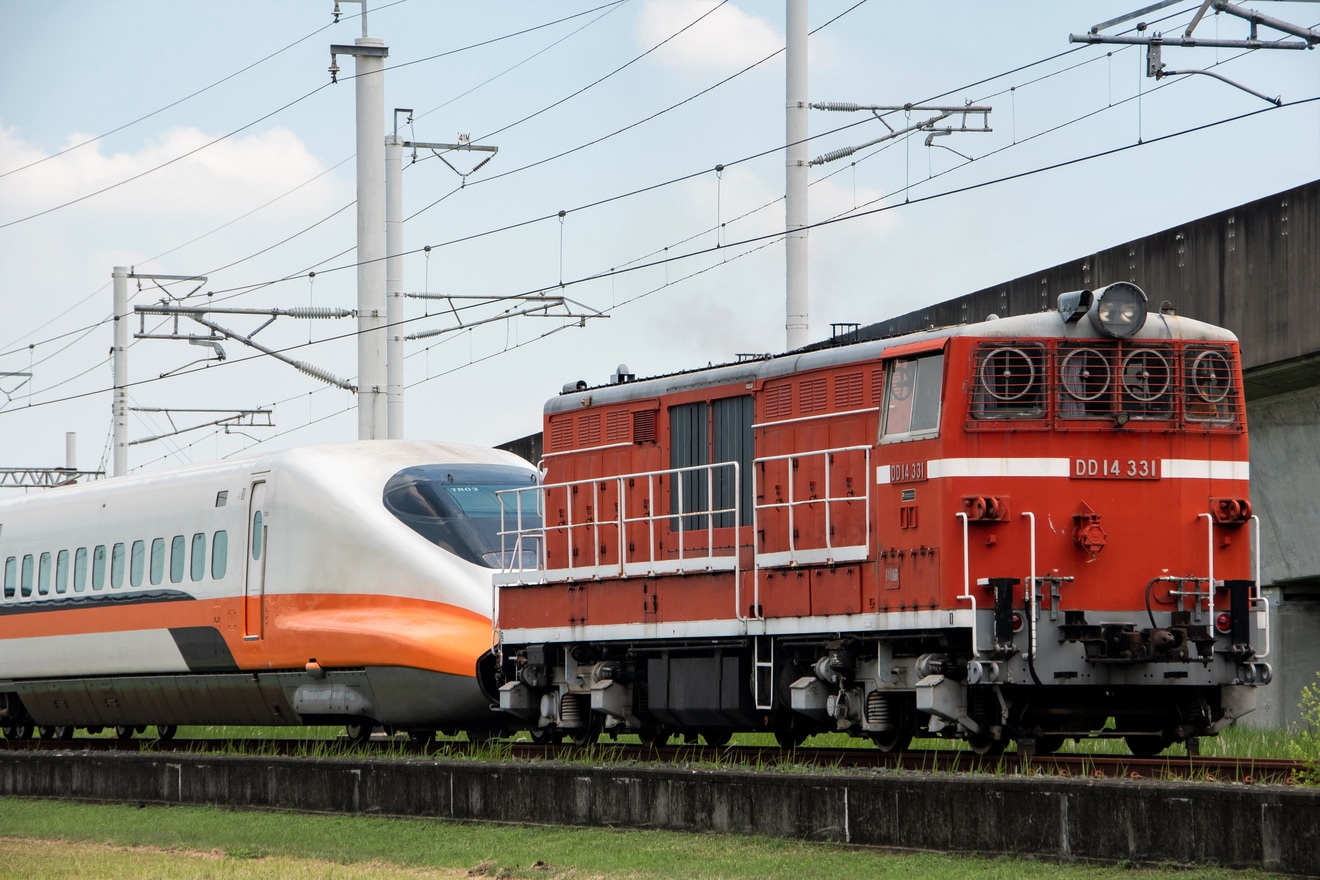 【台湾高鐵】DD14-331牽引で700T型TR03編成が入場の拡大写真