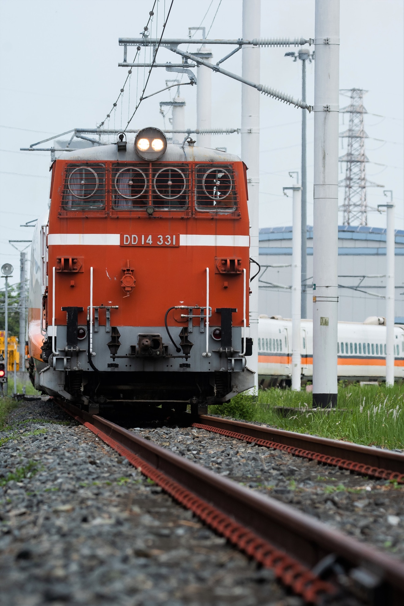 【台湾高鐵】DD14-331牽引で700T型TR03編成が入場の拡大写真