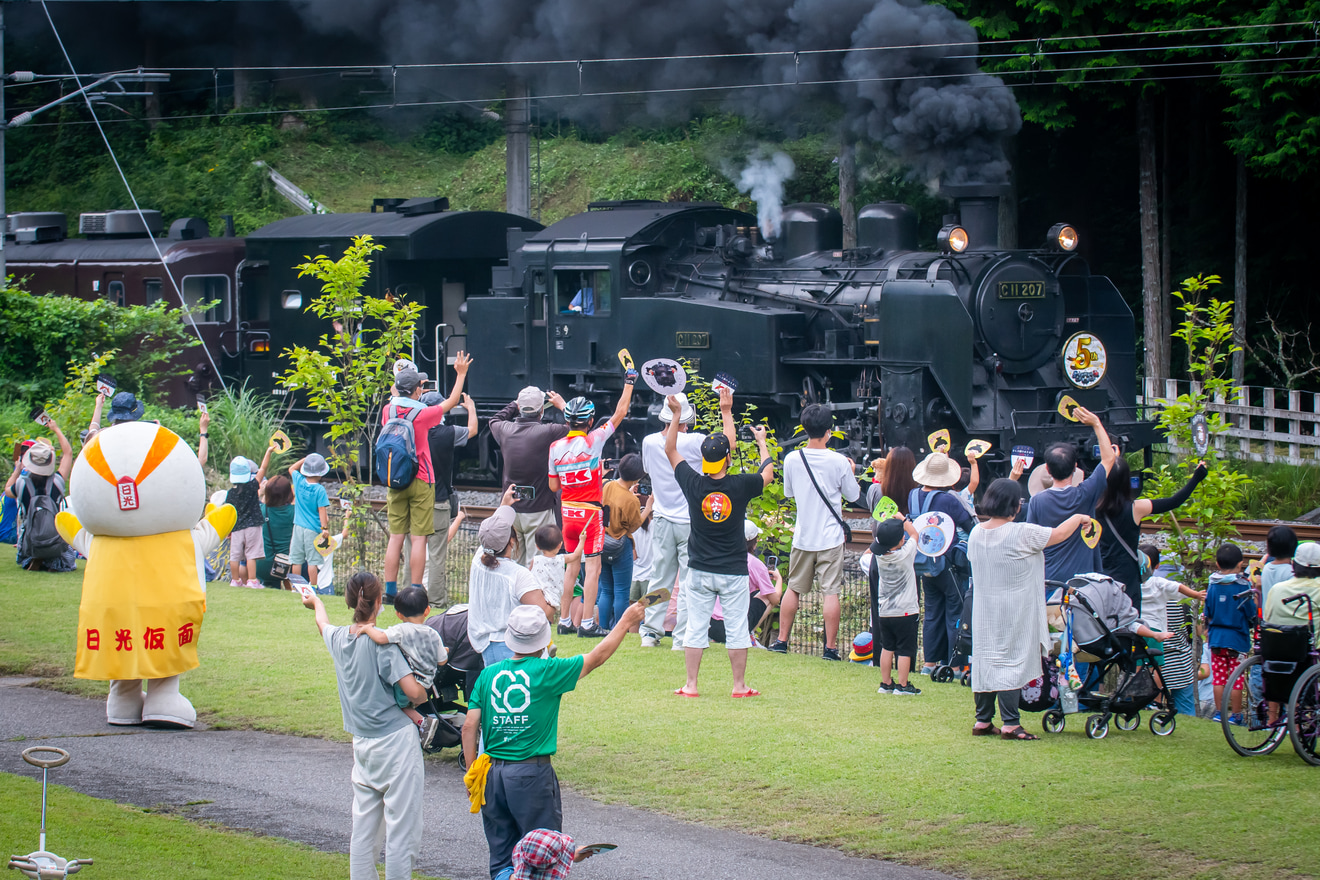 【東武】「SL大樹運行開始5周年記念」ヘッドマーク付け開始 の拡大写真